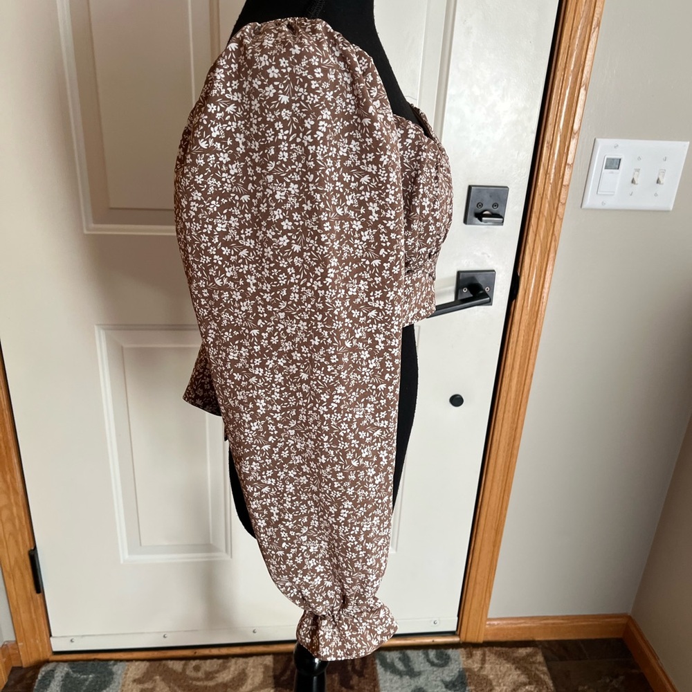 Altar’d State brown floral coquette milk maid puffy long sleeve crop top. Large - Picture 3 of 15